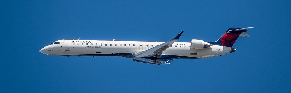 N606LR Delta Connection Bombardier CRJ-900LR.jpg