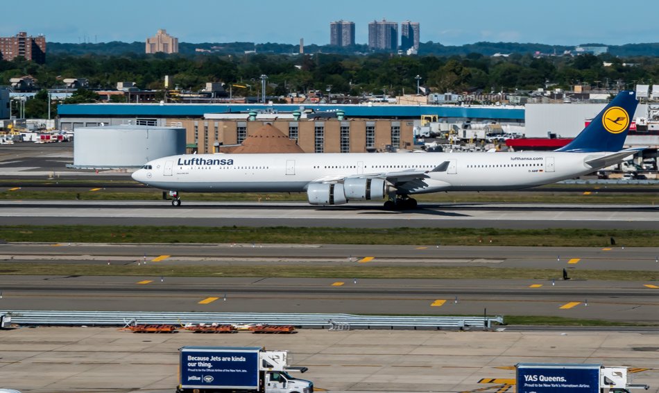 D-AIHP-Lufthansa-Airbus-A340-642-ii.jpg