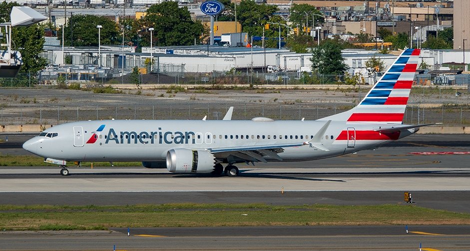 N318SF-American-Airlines-Boeing-737-8-MAX ii.jpg