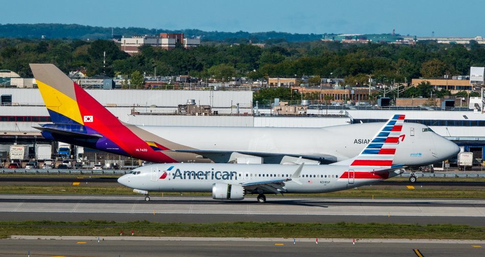 N318SF-American-Airlines-Boeing-737-8-MAX.jpg