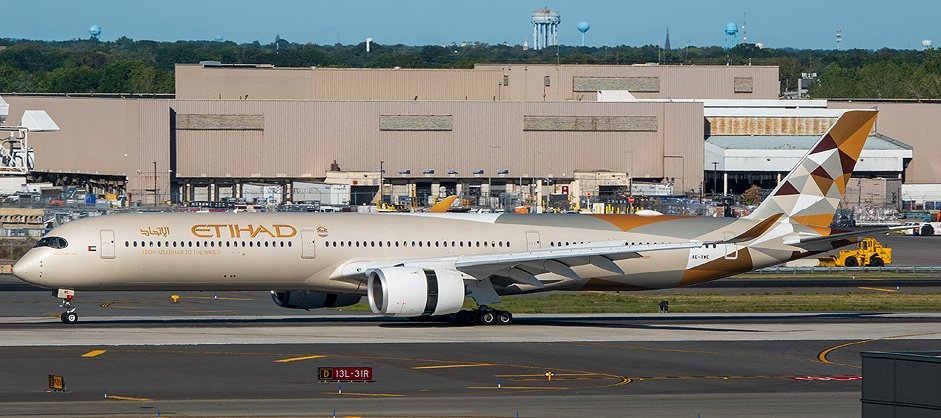 A6-XWE Etihad Airways Airbus A350-1041 i.jpg