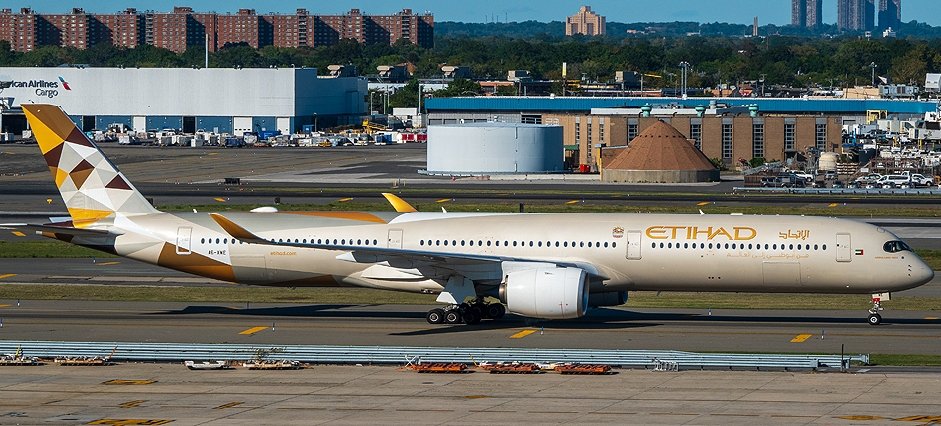 A6-XWE Etihad Airways Airbus A350-1041 ii.jpg