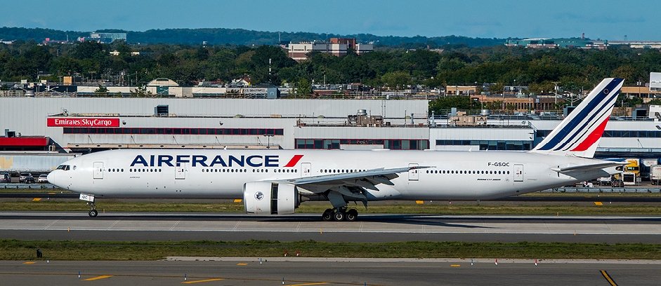 F-GSQC Air France Boeing 777-328ER.jpg