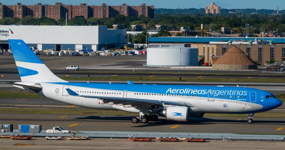 LV-GKO-Aerolineas-Argentinas-Airbus-A330-203.jpg