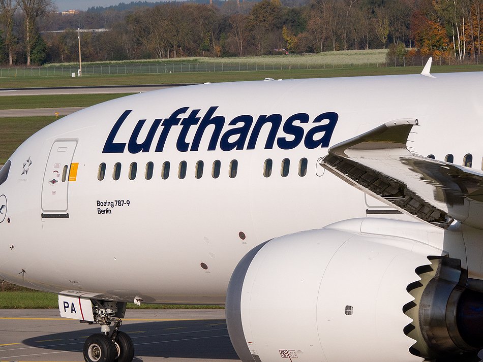 D-ABPA Lufthansa Boeing 787-9 Dreamliner (3).jpg