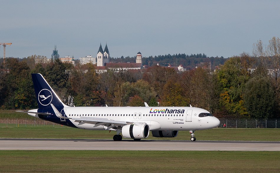 D-AINY Lufthansa Airbus A320-271N.jpg