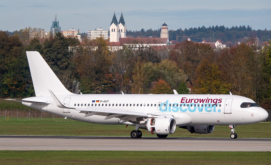 D-AIUT Eurowings Discover Airbus A320-214(WL) (1).jpg