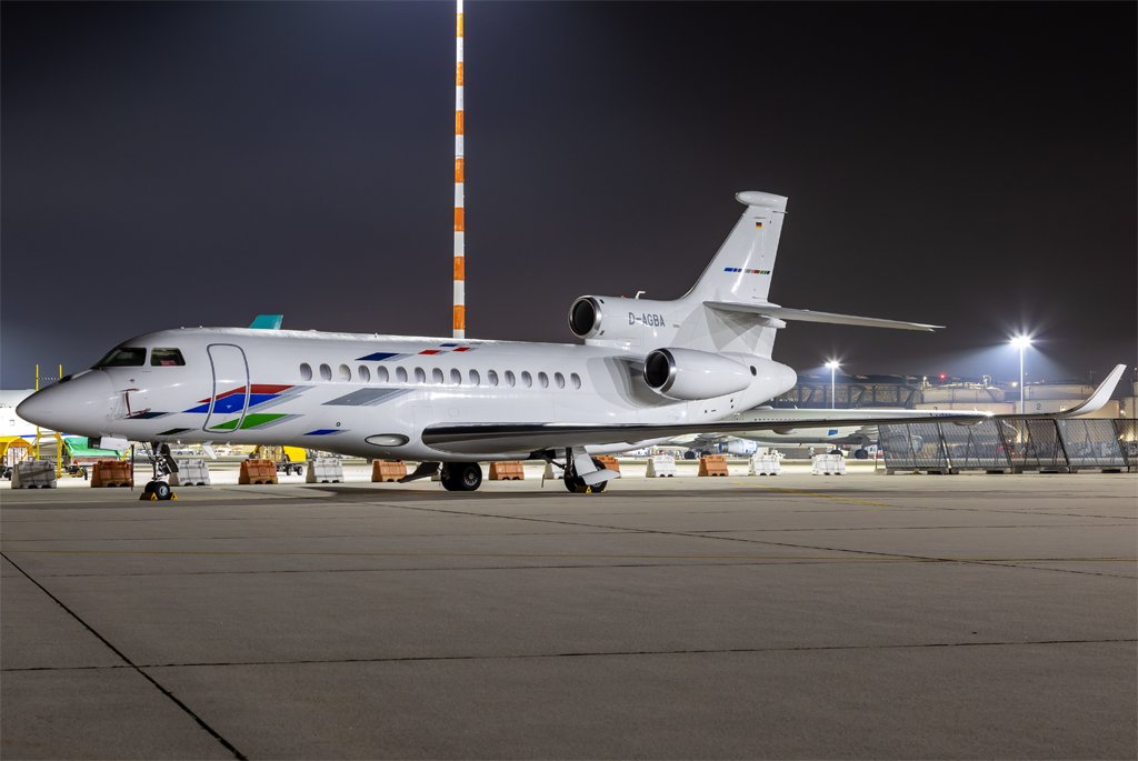 VW Air Services / D-AGBA / Dassault Falcon 8X