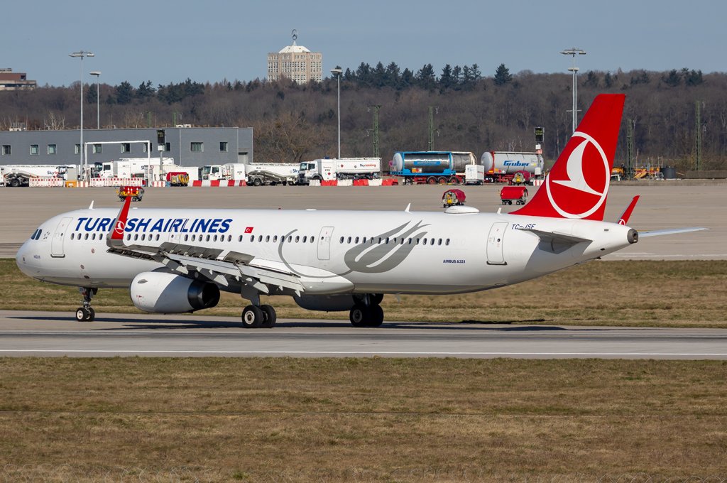 Turkish Airlines / TC-JSF / Airbus A321-231