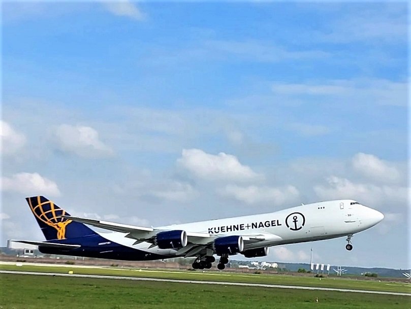 Atlas Air 747-8F beim rotieren.jpg