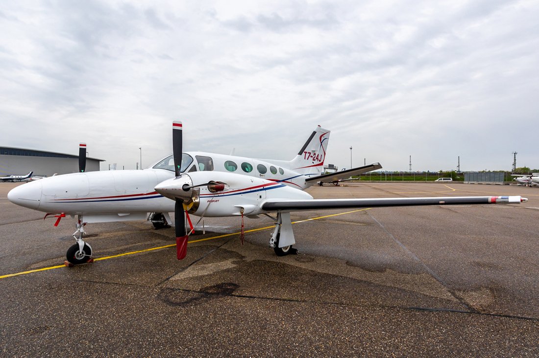Private / T7-24J / Cessna 425 Conquest I