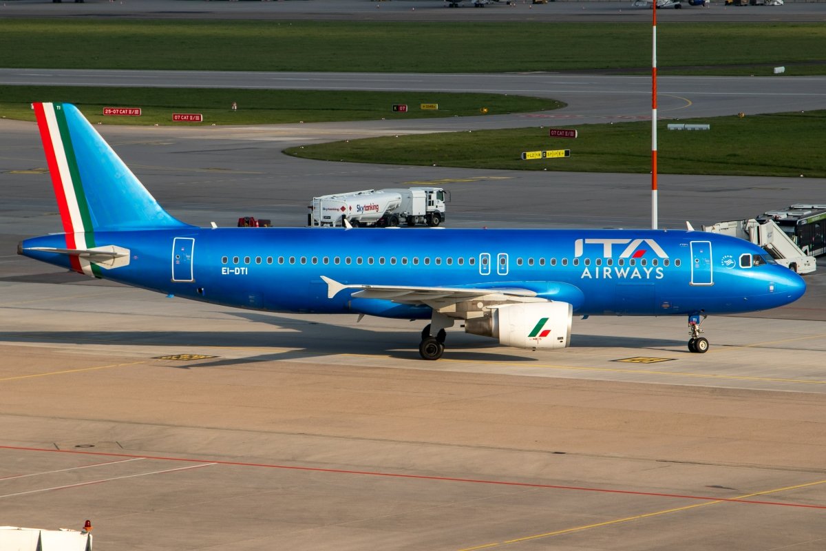 2.5.2023_ITAAirways_EI-DTI_A320.jpg