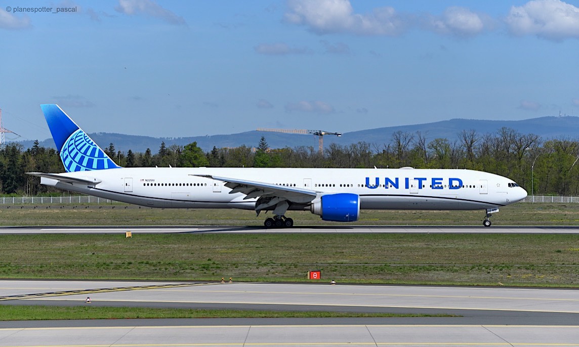 N2251U / United / B777-300