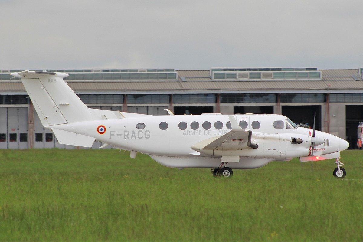 1018/F-RACG  Beech King Air 350ER  Armee De L´Air