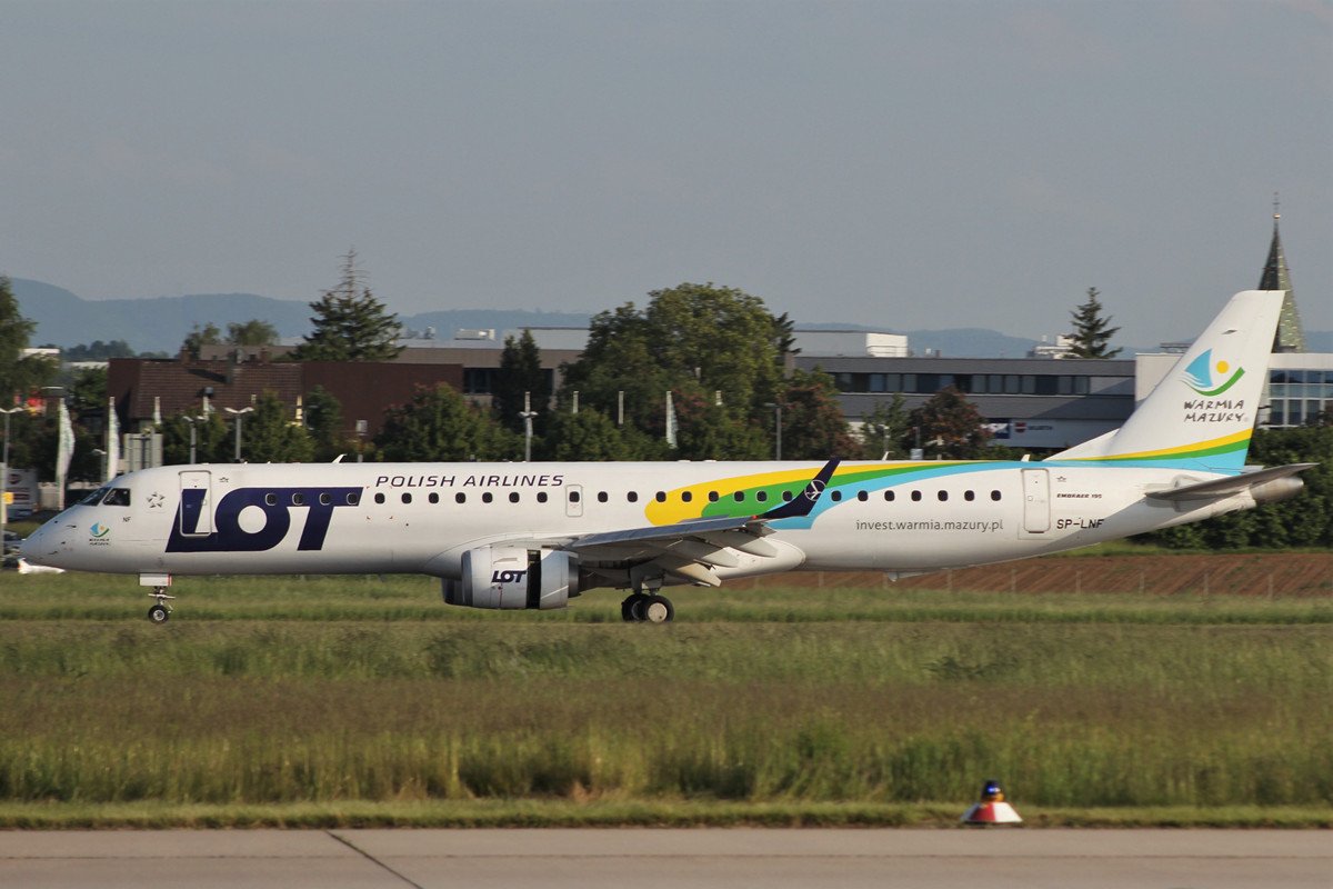 SP-LNF   ERJ-190-200LR   Polish Airlines