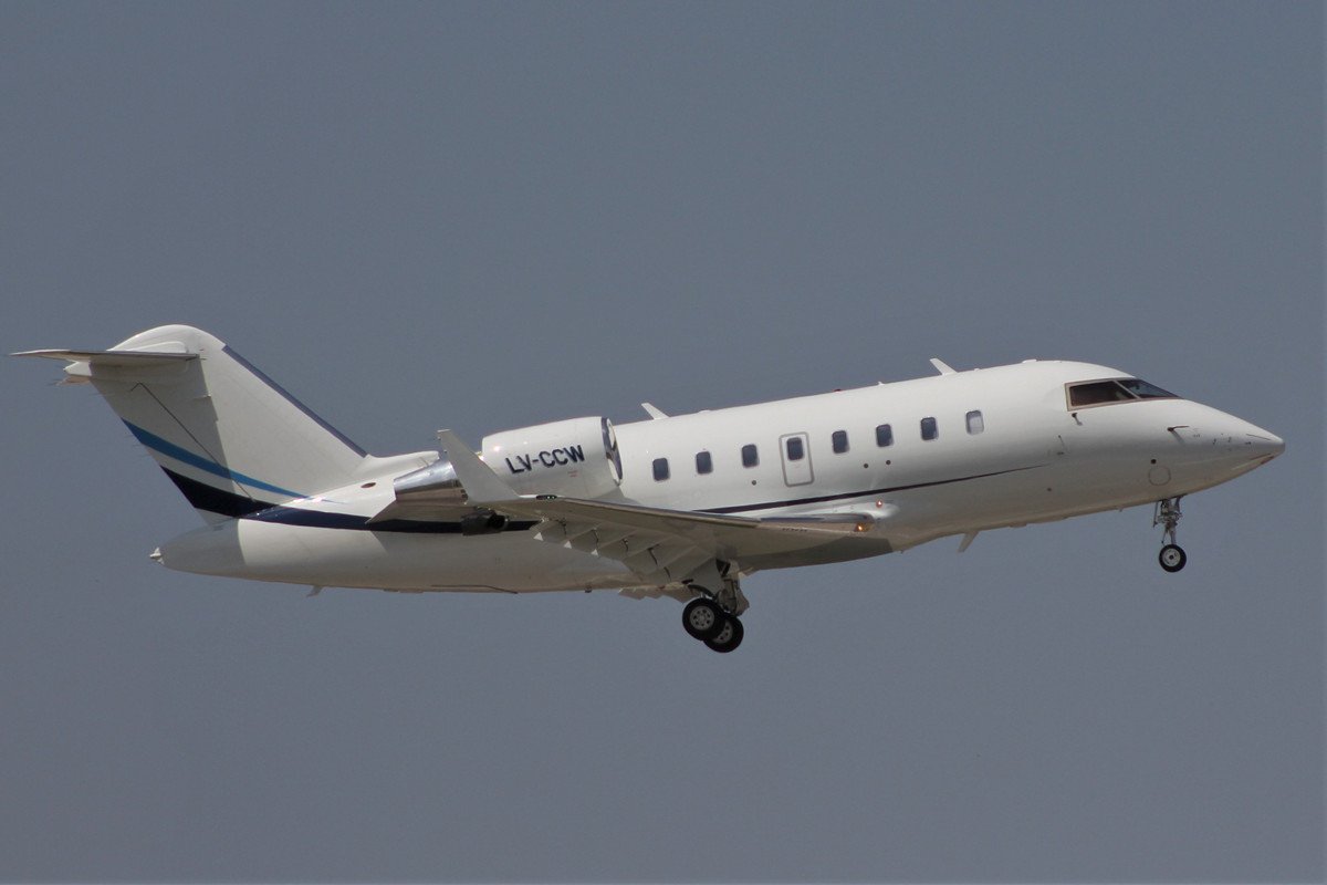 LV-CCW   Bombardier CL-600-2B16. Condor Express