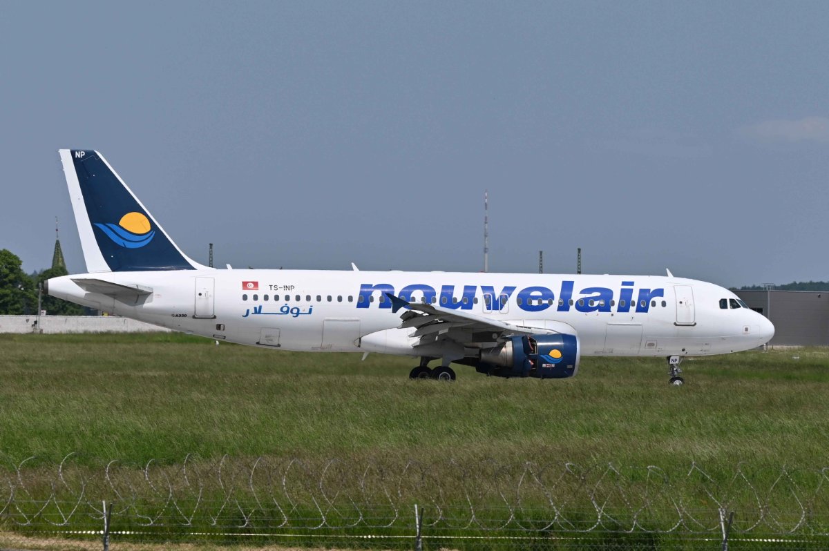 TS-INP Nouvelair A320-214.JPG