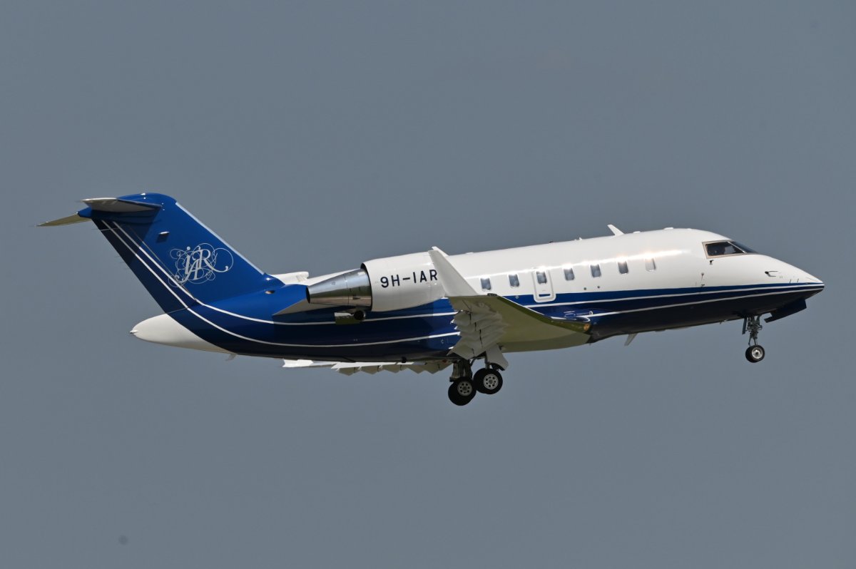 9H-IAR Alliance Exclutivve Jets Bombardier CL-600-2B16.JPG