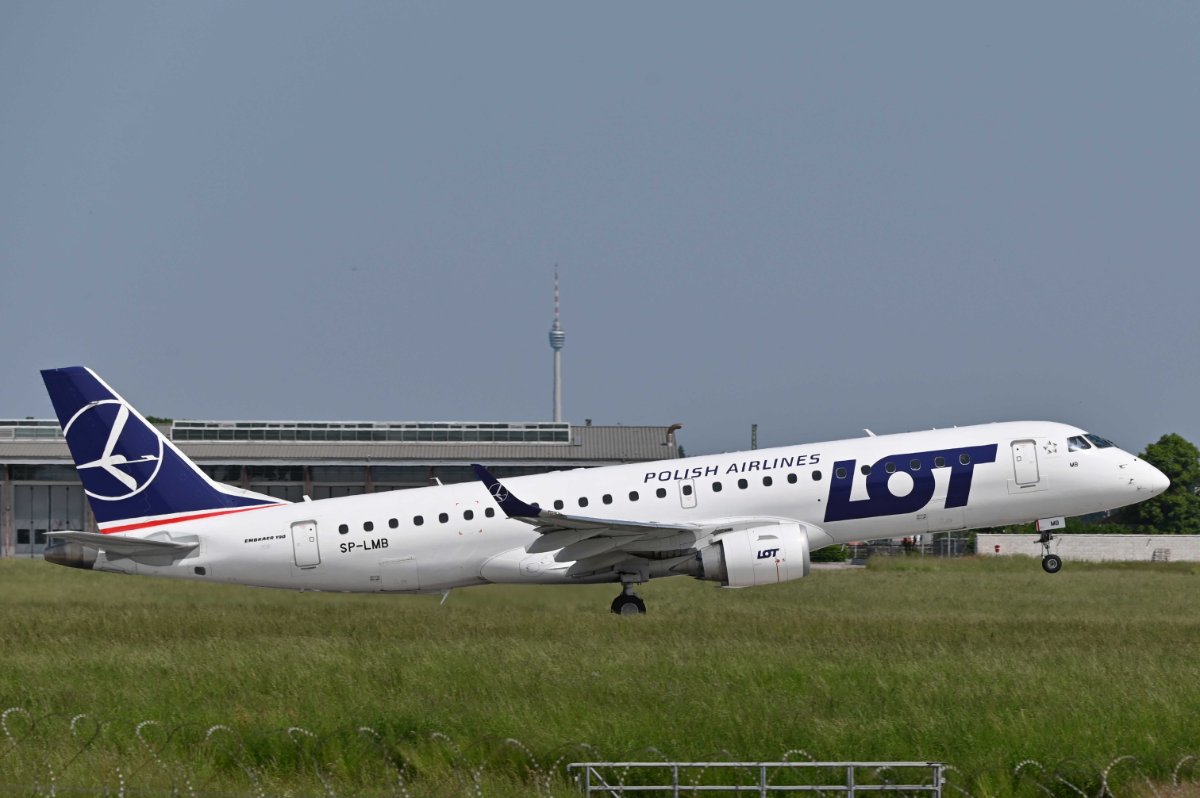 SP-LMB LOT Embraer 190-100STD.JPG