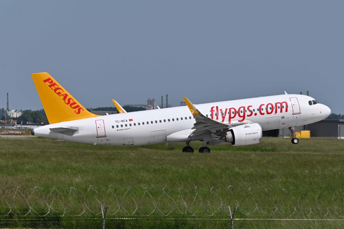 TC-NCA Pegasus Airlines Airbus A320-251N.JPG