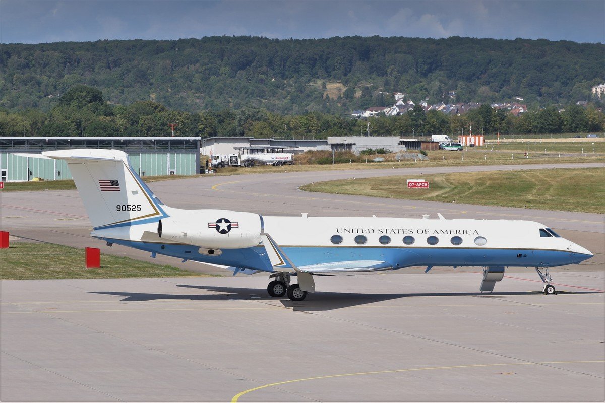 90-525   C-37B   USAF