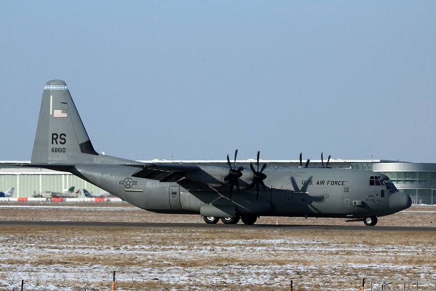 06-8610 Lockheed C-130J-30 Hercules US Air Force (USAF) Stuttgart 12.02.2012.JPG