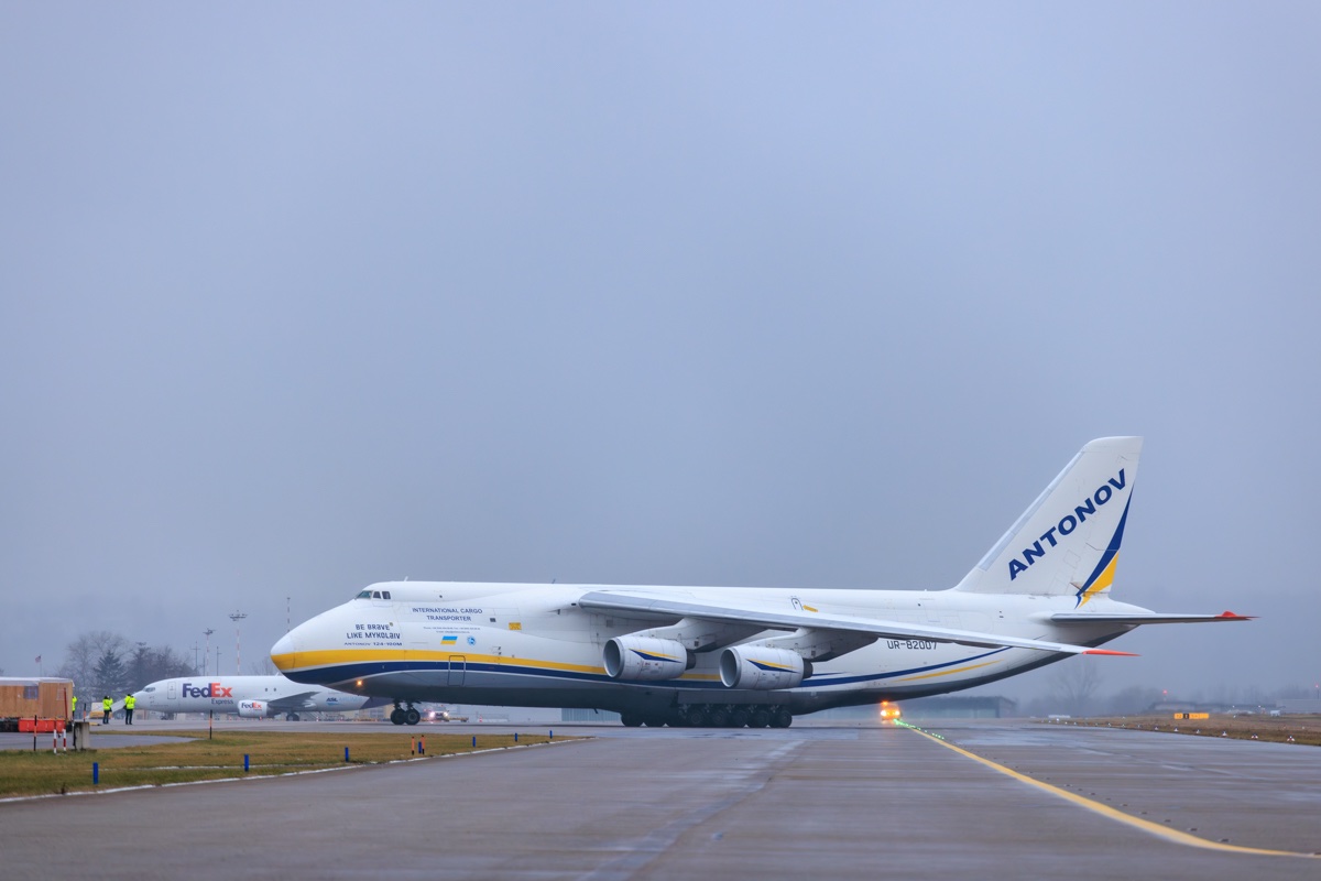 24-01-07_AN-124, STR, UH-8200-7.jpg