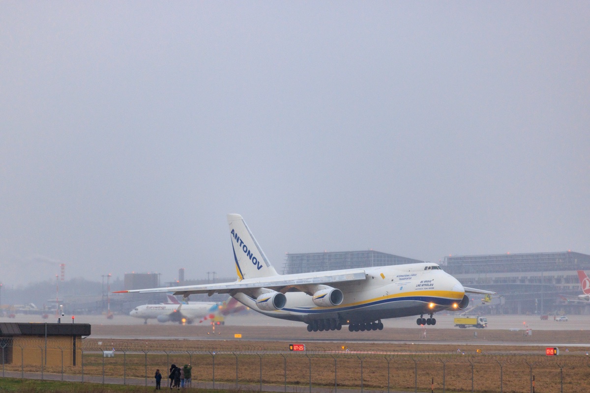 24-01-07_AN-124, STR, UH-8200.jpg