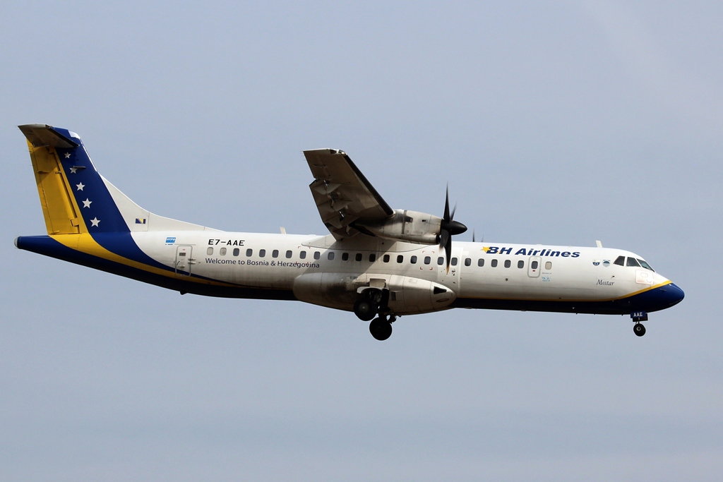 E7-AAE  ATR 72-212  BH Airlines.JPG