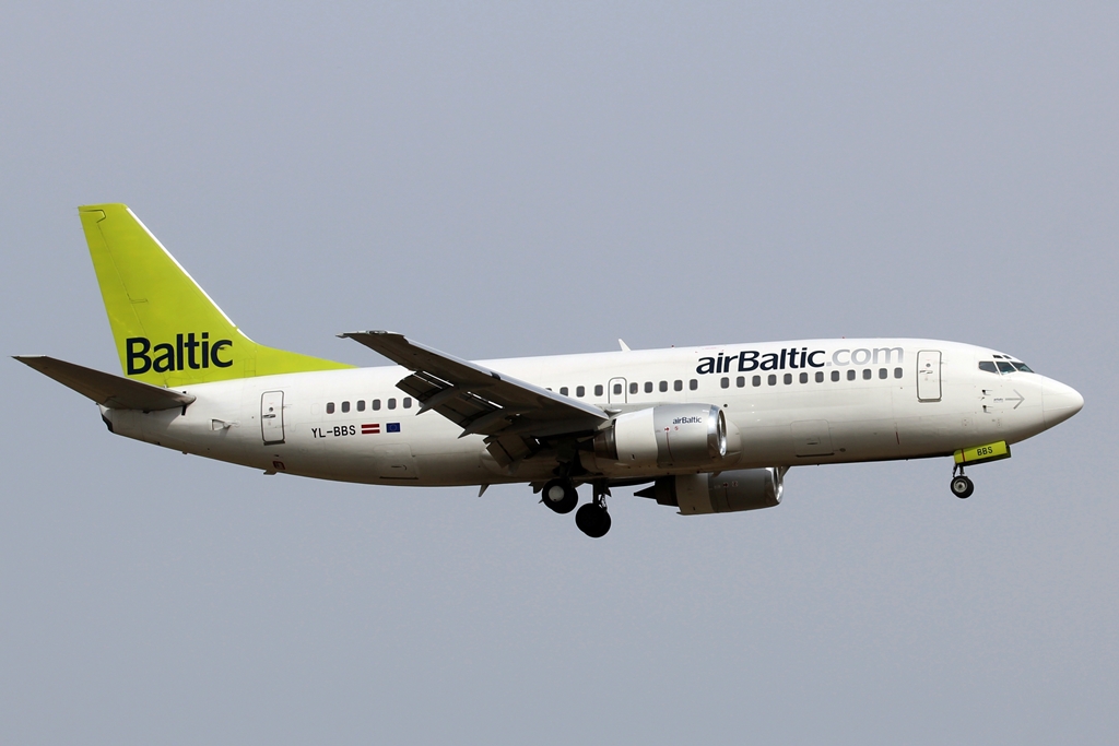 YL-BBS  Boeing 737-31S  Air Baltic.JPG