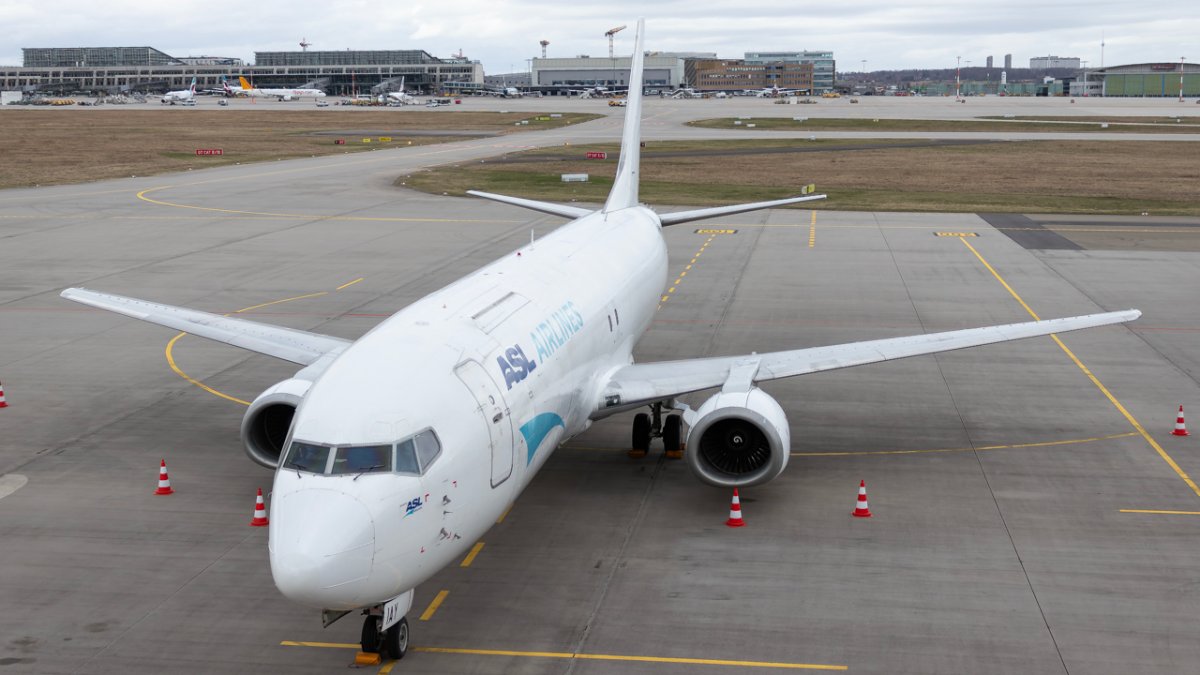 ASL Airlines B737-4Q8 SF OE-IAY