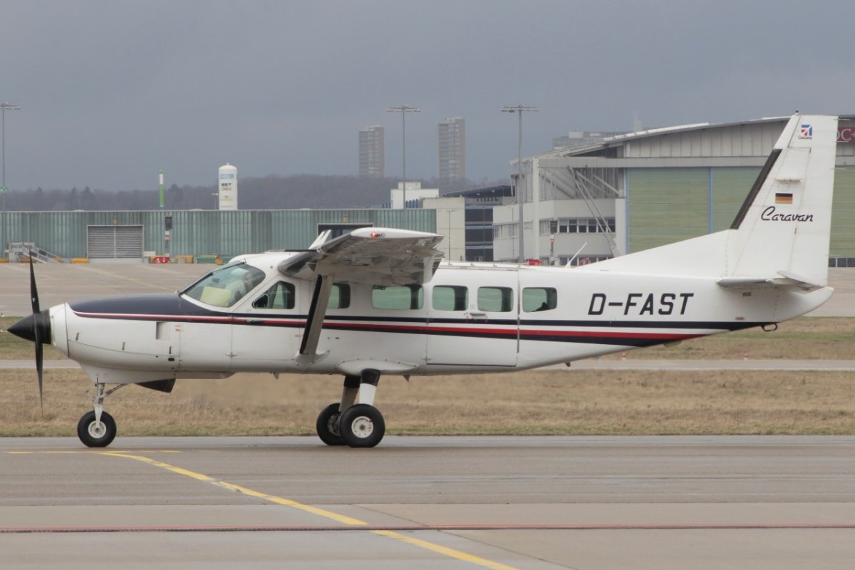 D-FAST         Cessna 208 Caravan      Business Wings