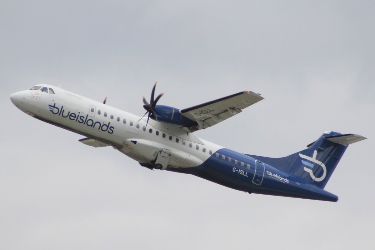 G-ISLL       ATR-72-500       Blue Islands