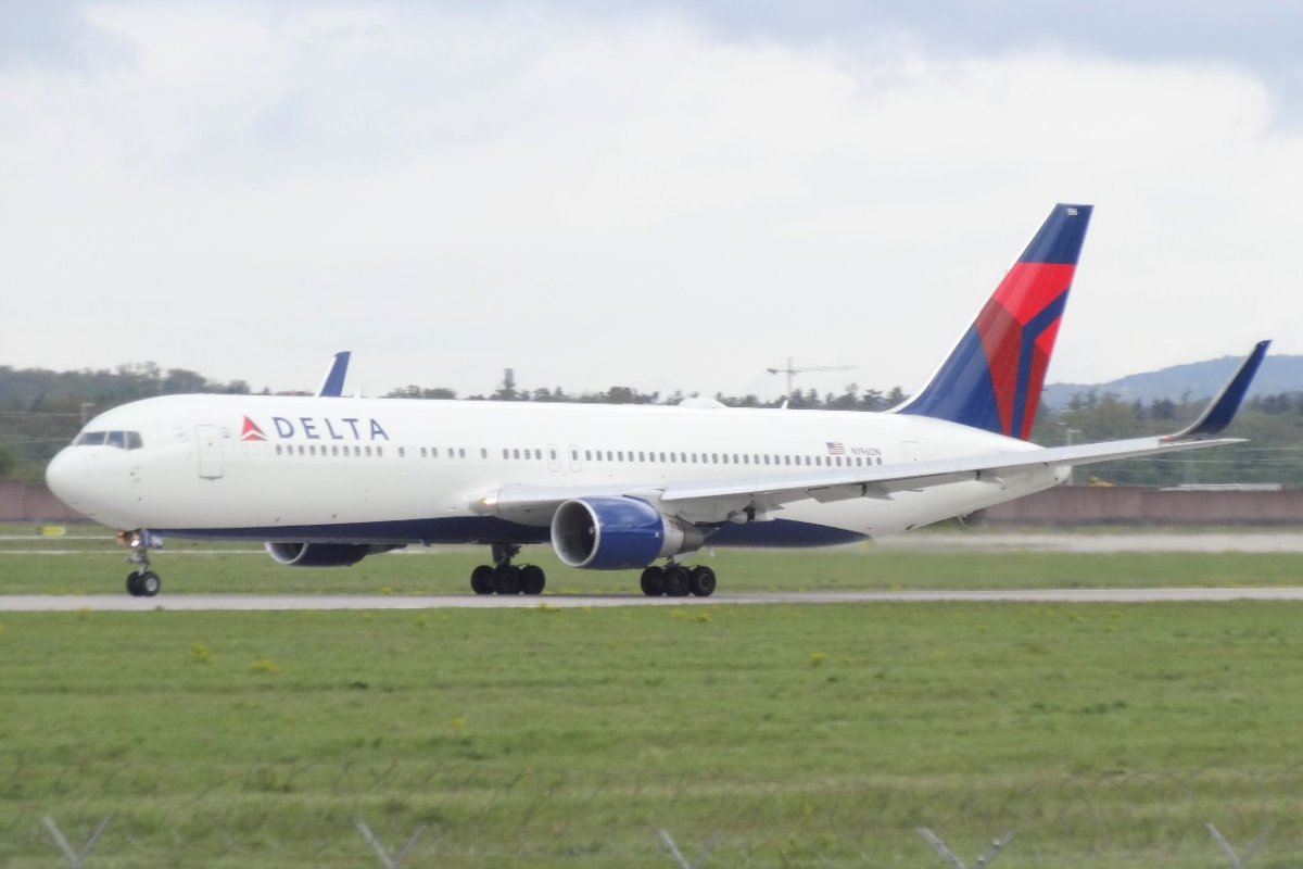 N196DN        767-332(ER)         Delta Airlines