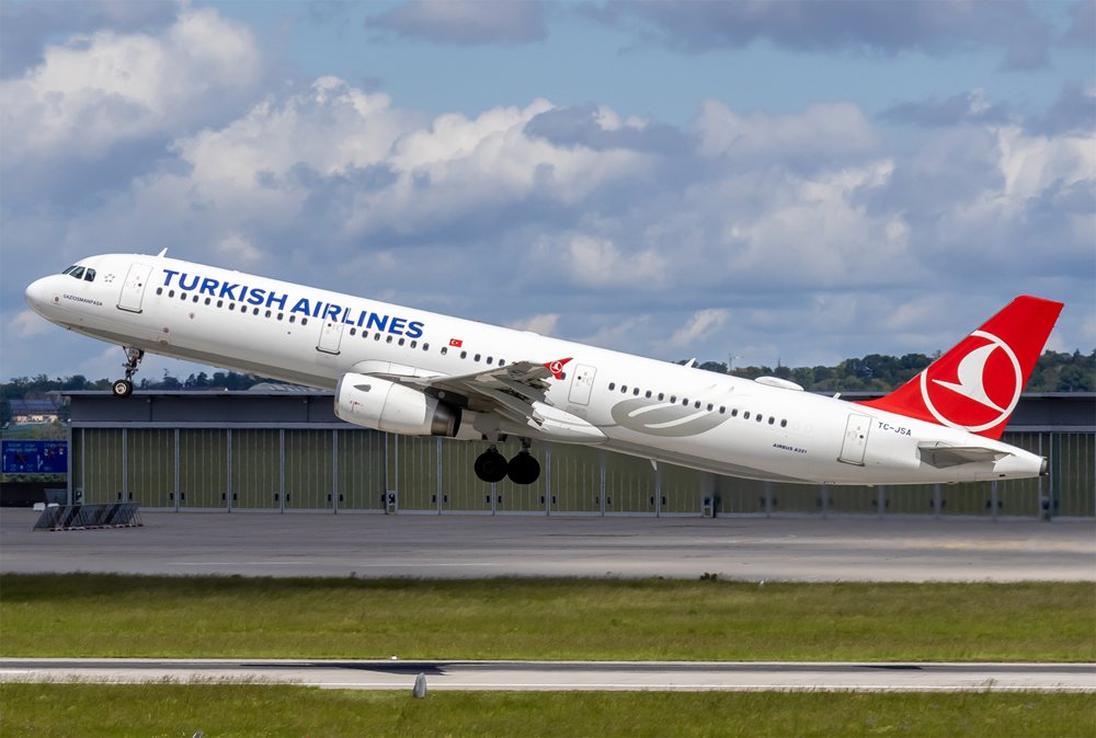 Turkish Airlines / TC-JSA / Airbus A321-231