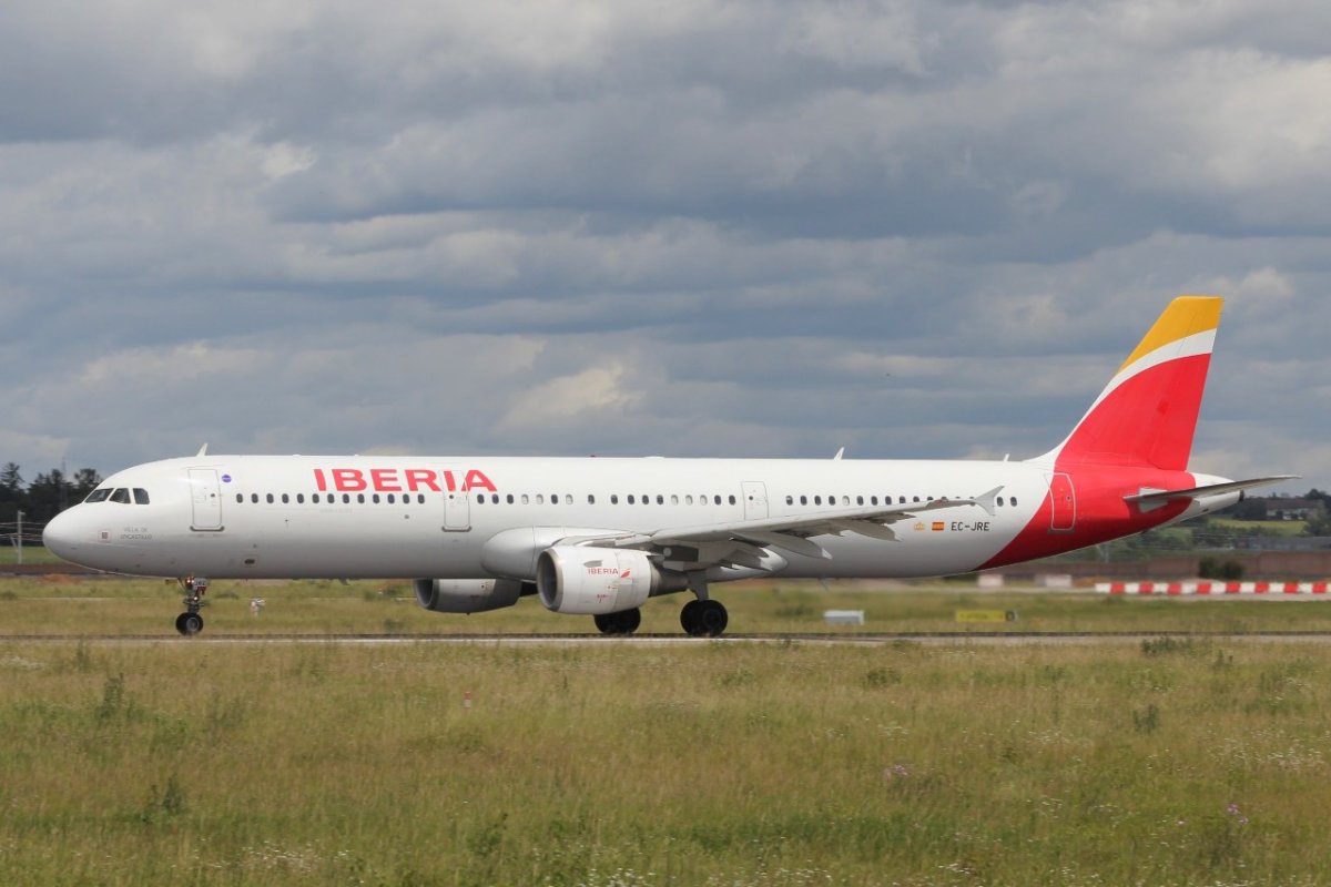 EC-JRE          A321-212        Iberia