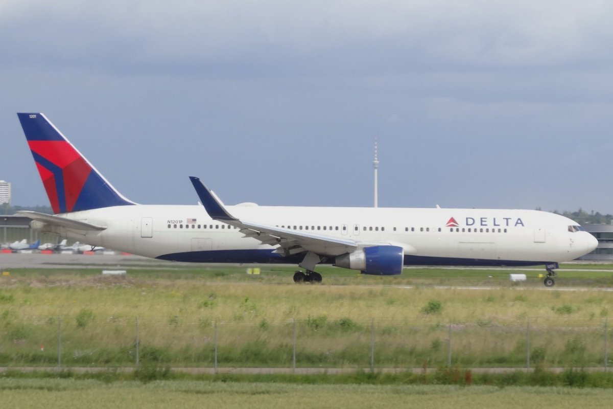 N1201P             767-332(ER)      Delta Airlines