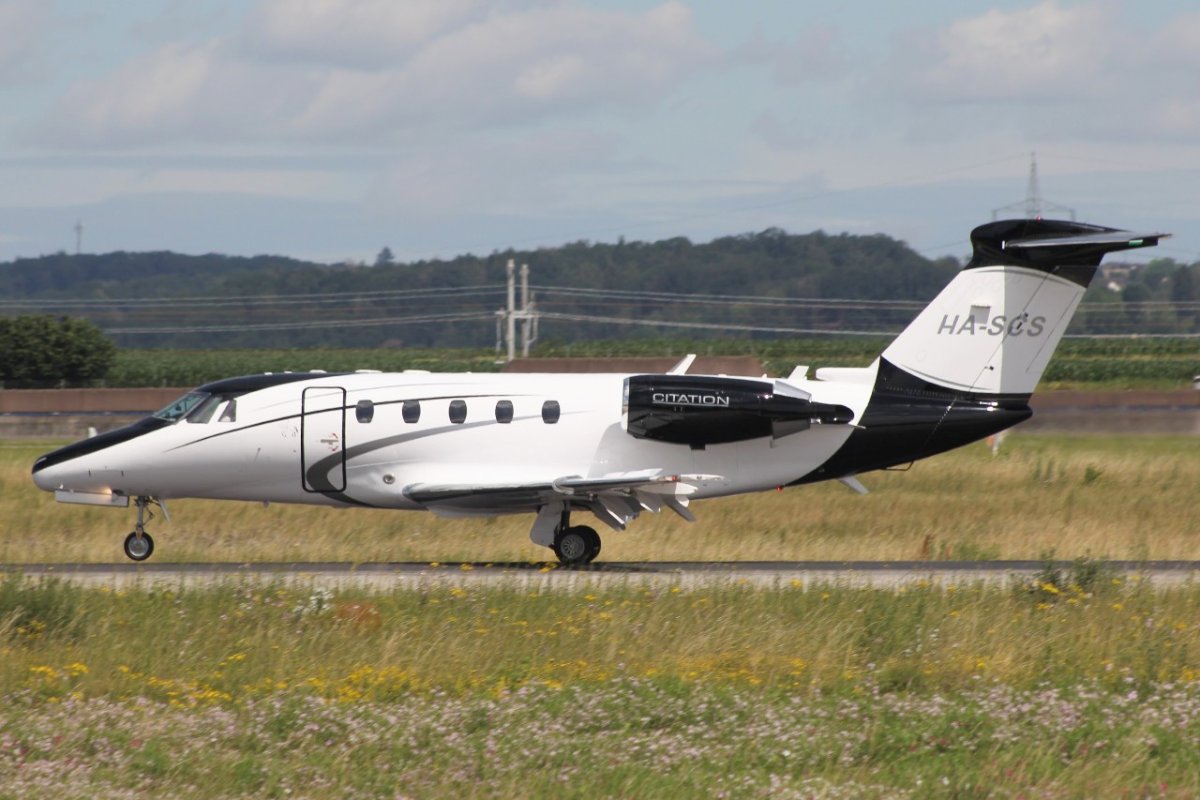 HA-SCS     Cessna 650 Citation VII     B.J.Aviation