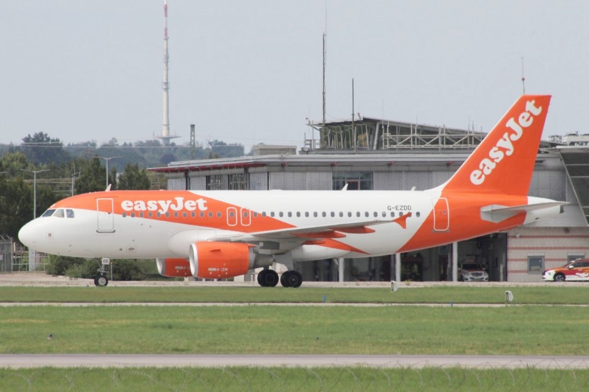 G-EZDD         A319-111        easyJet(STR-LTN)