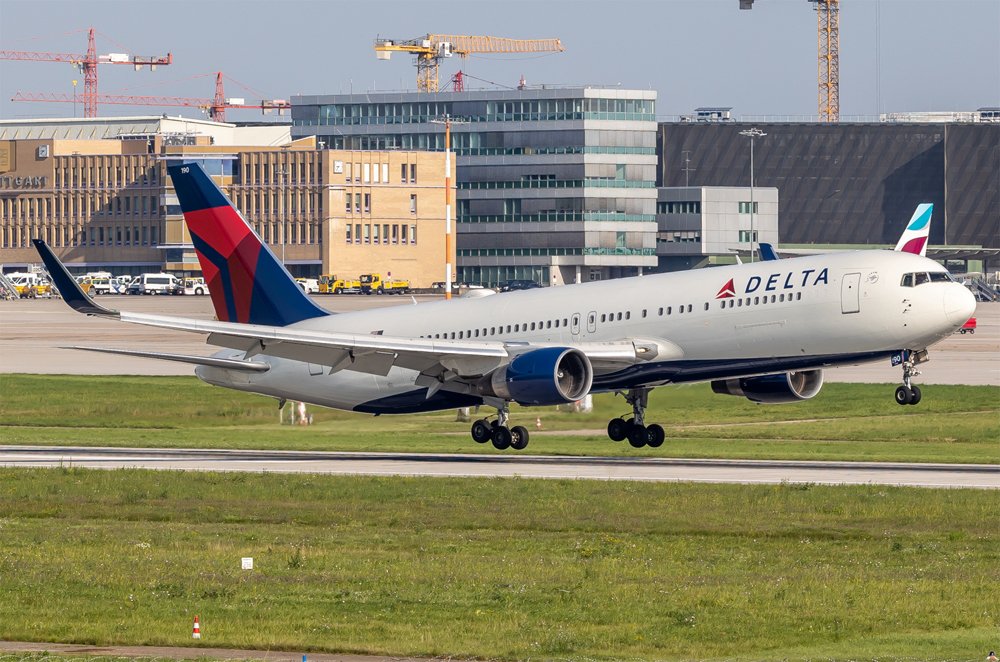 Delta / N190DN / Boeing 767-332(ER)