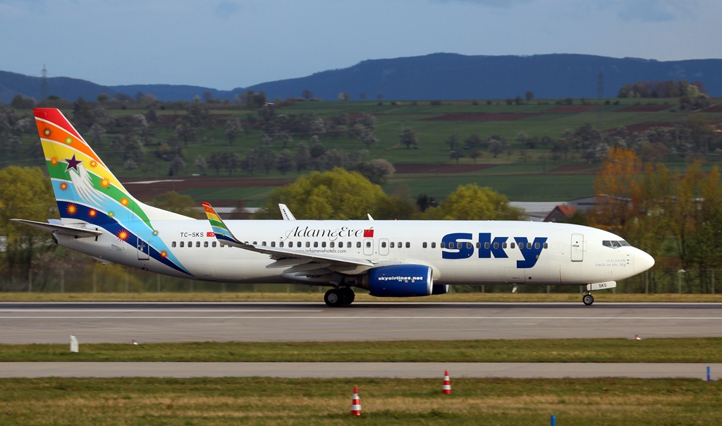 TC-SKS Boeing 737-83N Sky Airlines.JPG