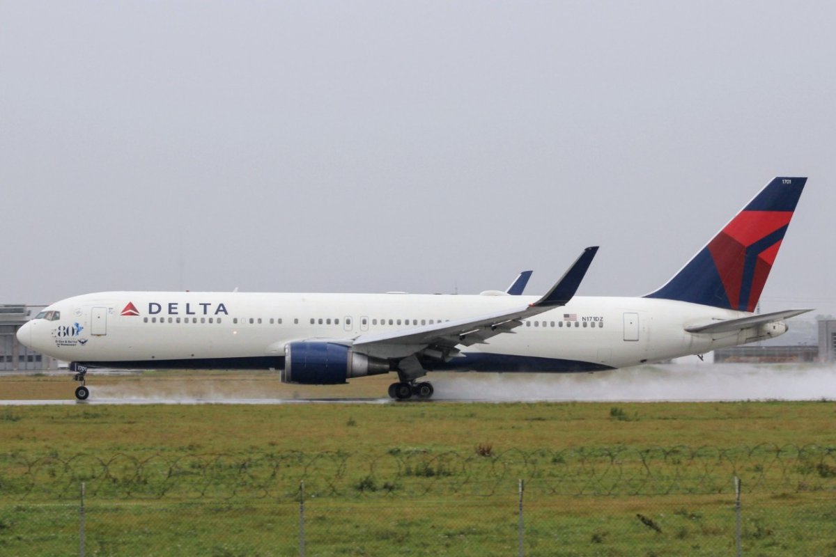 N171DZ            767-332(ER)          Delta Airlines