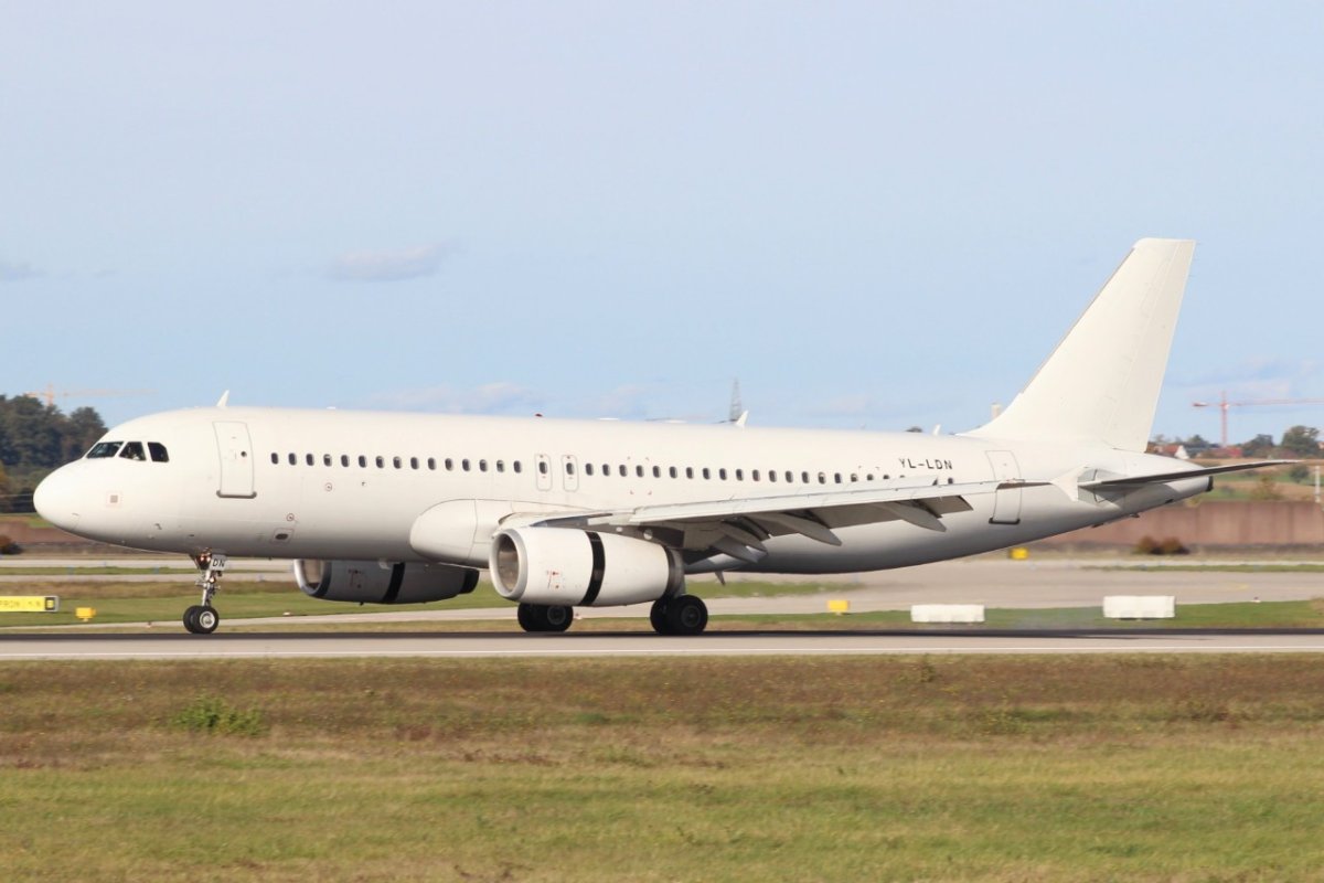 YL-LDN        A320-232         SmartLyxn