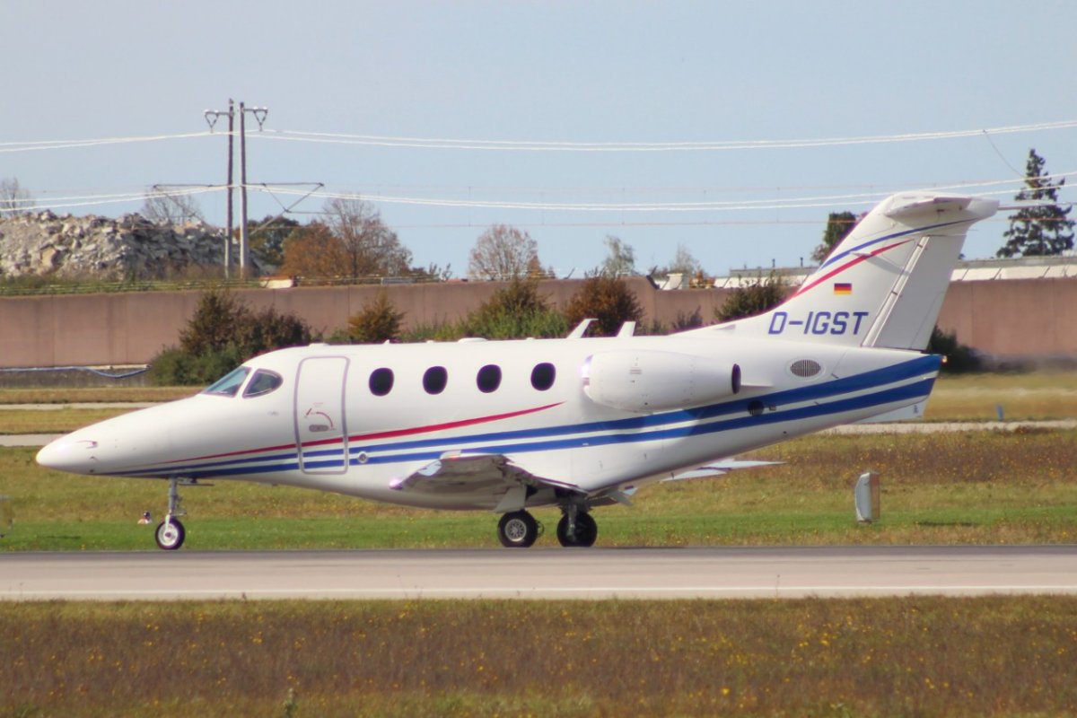 D-IGST         Beech 390 Primer 1A