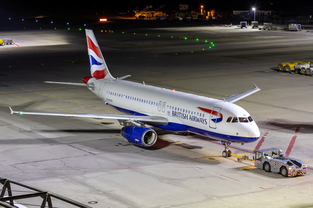 British Airways / G-EUUO / Airbus A320-232