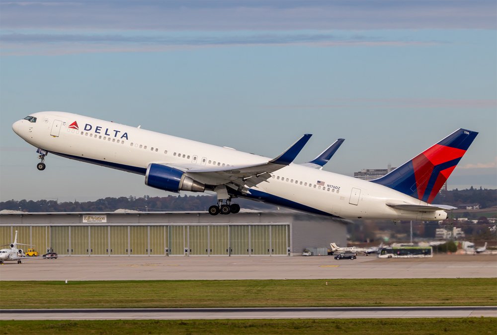 Delta / N176DZ / Boeing 767-332(ER)