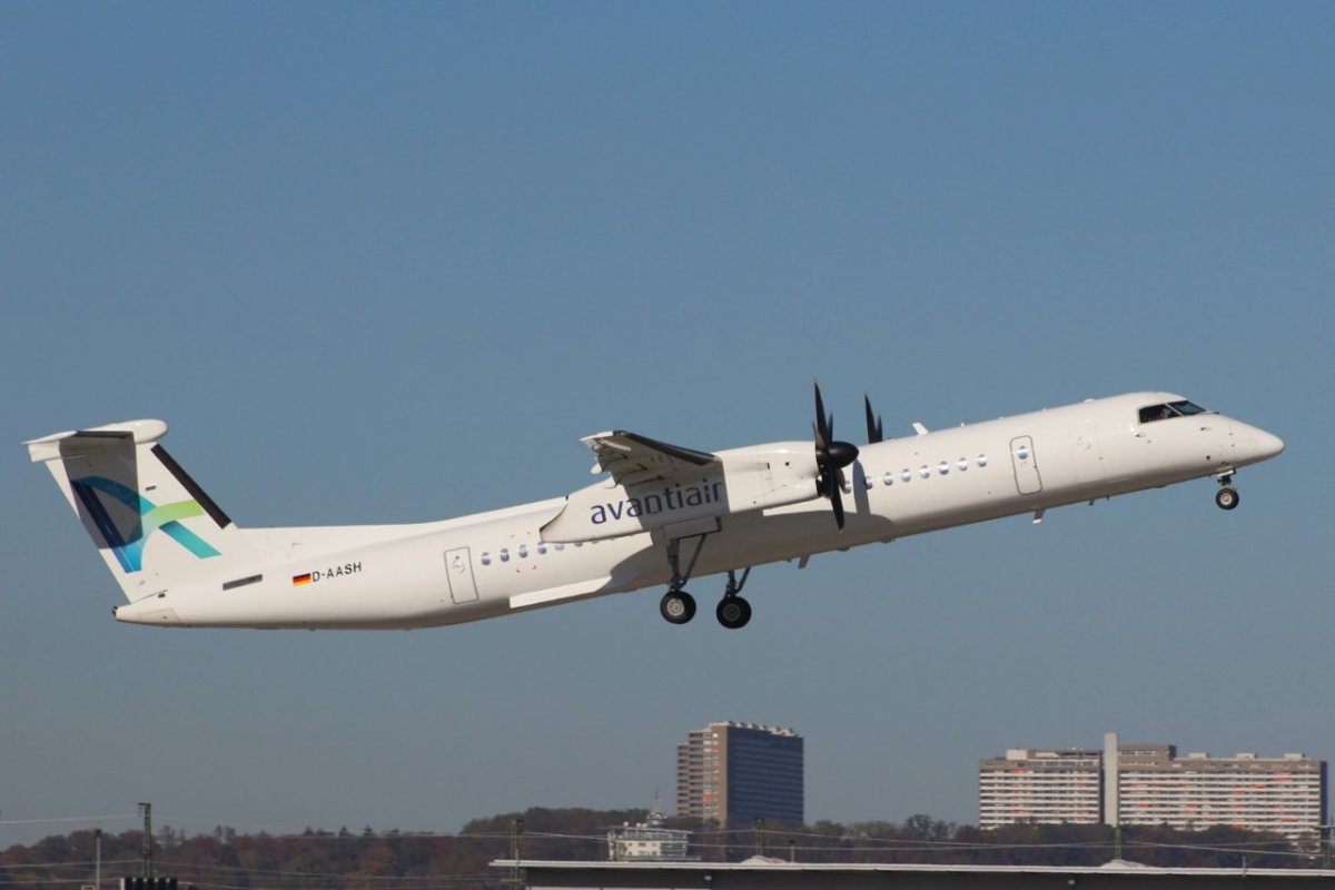 D-AASH          De Havilland Canada Dash 8-400         Avanti Air