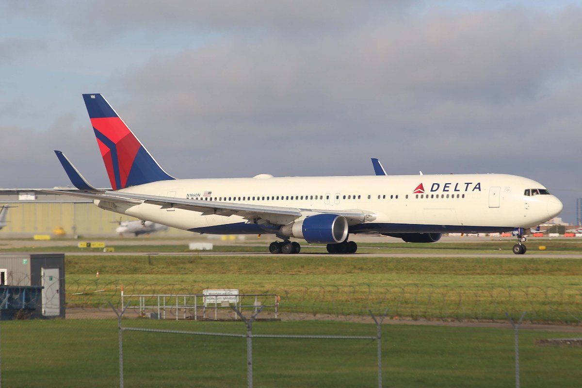 Delta Air Lines - Boeing 767-332(ER) - N186DN