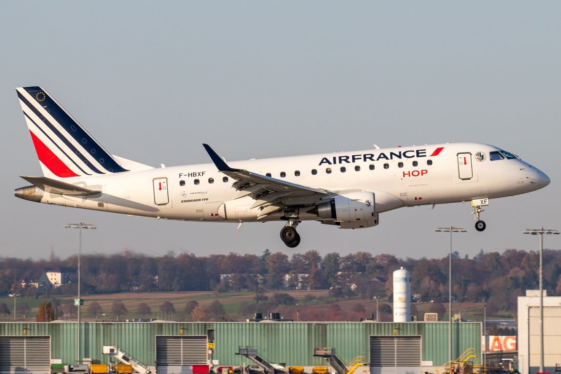 9.11.2024_AirFrance_F-HBXF_E170.jpg