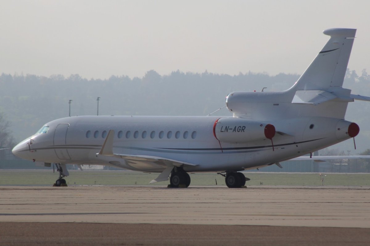 LN-AGR            Dassault Falcon 7X         Sundt Air